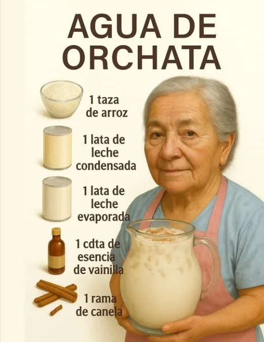 Una jarra de agua de horchata servida con hielo y canela.